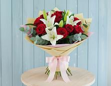Букет цветов из:  Лилии и Розы в Чамлыкской