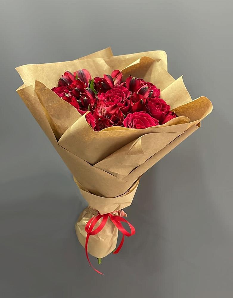 Букет цветов из: Альстромерии и Розы в Чамлыкской