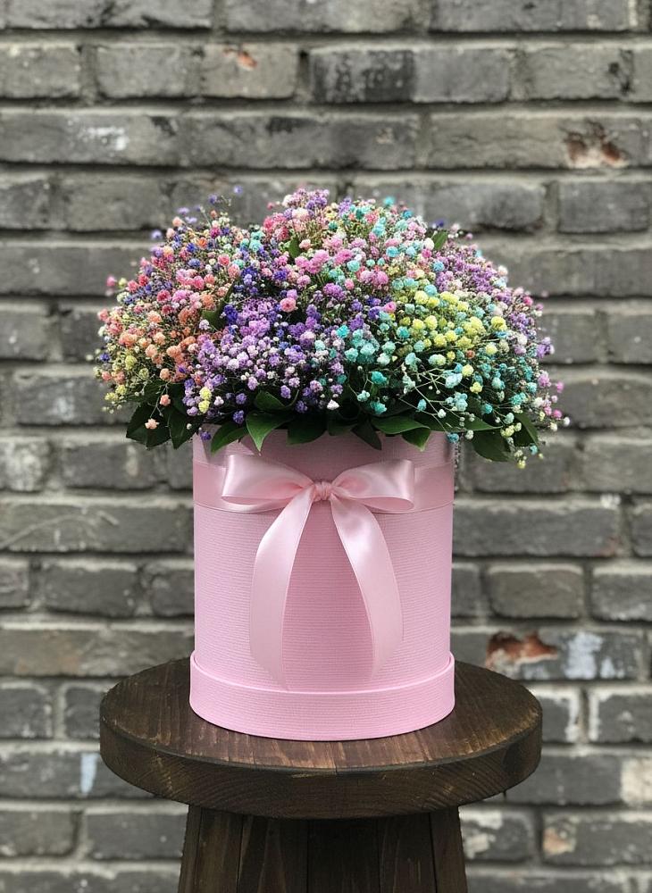 Цветочная композиция из Гипсофила и Розы в шляпной коробке в Чамлыкской