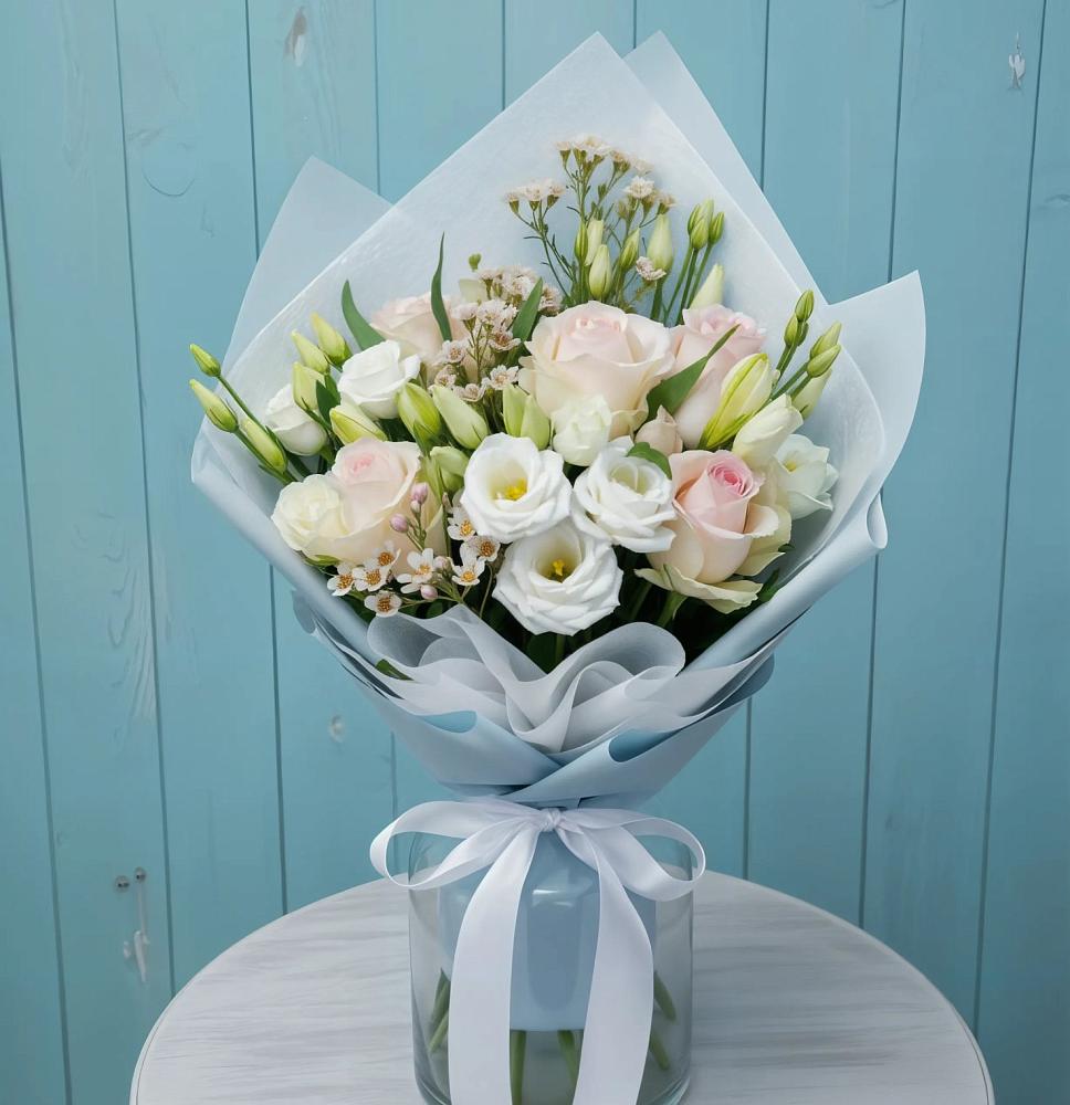 Букет цветов из: Розы и Лизиантусы в Чамлыкской