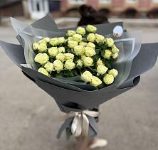 Букет Белые кустовые розы Солинеро в Чамлыкской