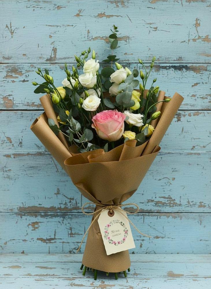 Букет цветов из: Розы и Лизиантусы в Чамлыкской