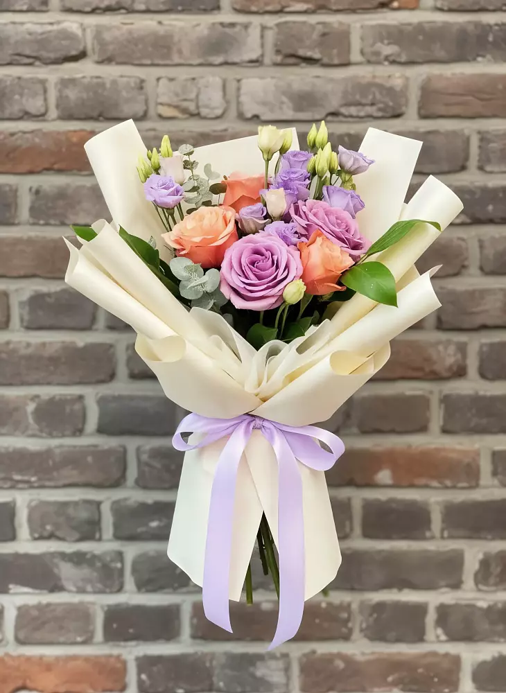 Букет цветов из: Лизиантусы и Розы в Чамлыкской