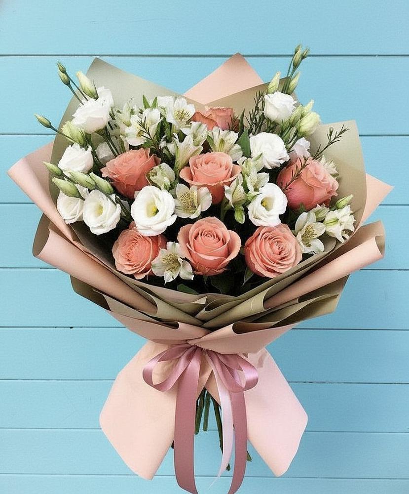 Букет цветов из: Розы, Альстромерии и Лизиантусы в Чамлыкской