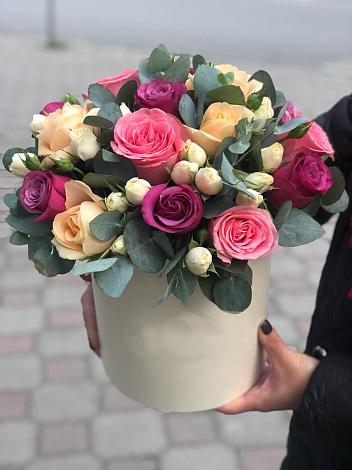Цветочная композиция из Розы в шляпной коробке в Чамлыкской