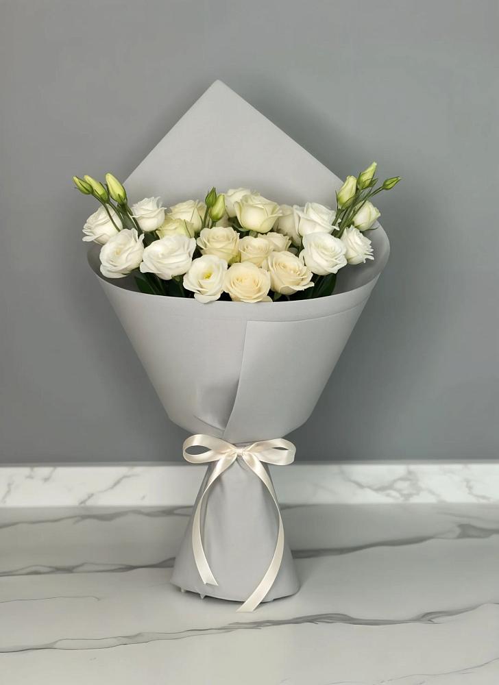 Букет цветов из: Розы и Лизиантусы в Чамлыкской