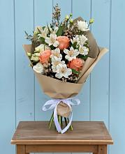 Букет цветов из:  Альстромерии, Лизиантусы, Розы и Хризантемы #REPLACE_PRED# Чамлыкской