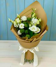 Букет цветов из:  Хризантемы и Лизиантусы в Чамлыкской