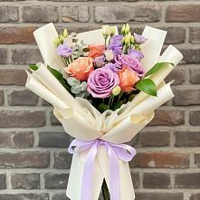 Букет цветов из:  Лизиантусы и Розы в Чамлыкской