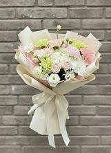 Букет цветов из:  Гвоздики, Розы, Лизиантусы и Хризантемы #REPLACE_PRED# Чамлыкской
