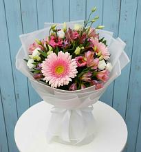 Букет цветов из:  Герберы, Альстромерии и Лизиантусы в Чамлыкской