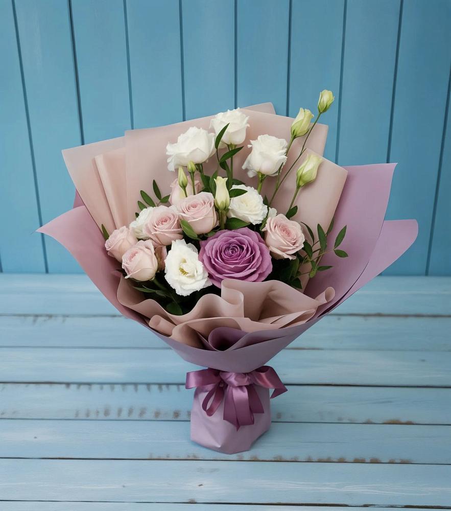 Букет цветов из: Розы и Лизиантусы в Чамлыкской